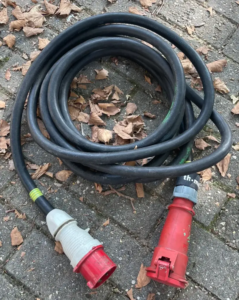 Cable triphasé 32A 8m