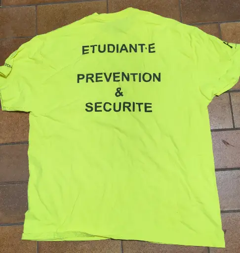 T-shirt jaune